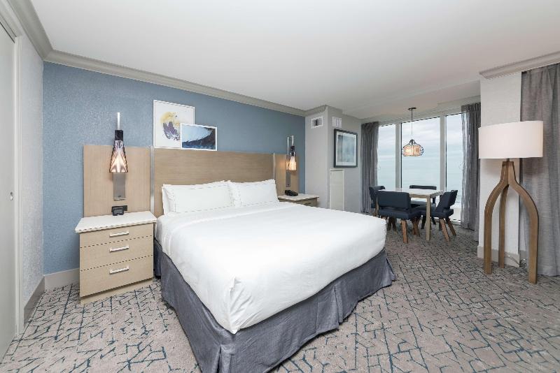 מיטת קינג בסוויטה, Holiday Inn   Tampa North, An Ihg