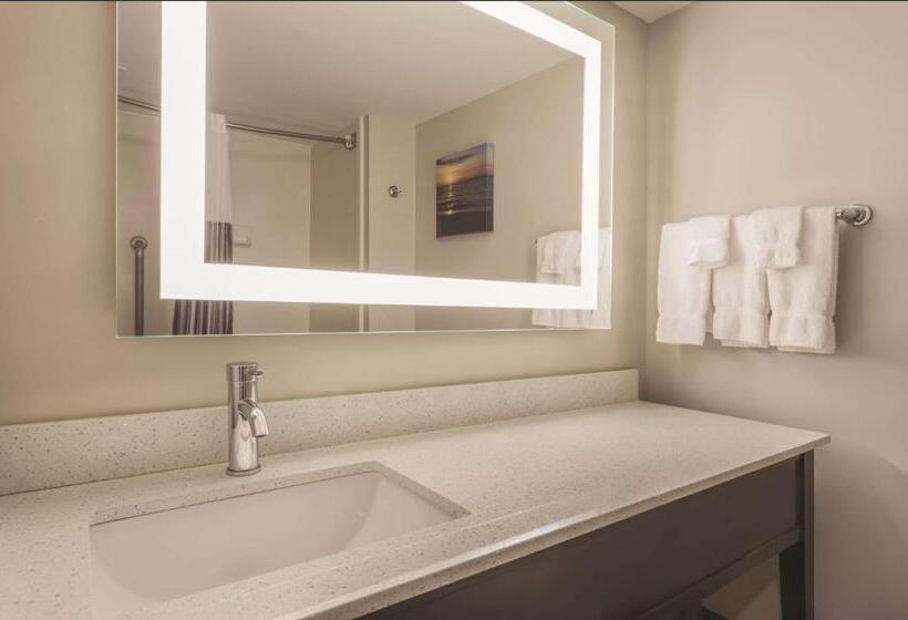 غرفة قياسية سرير كينج لذوى الإحتياجات الخاصة, La Quinta By Wyndham Columbus North