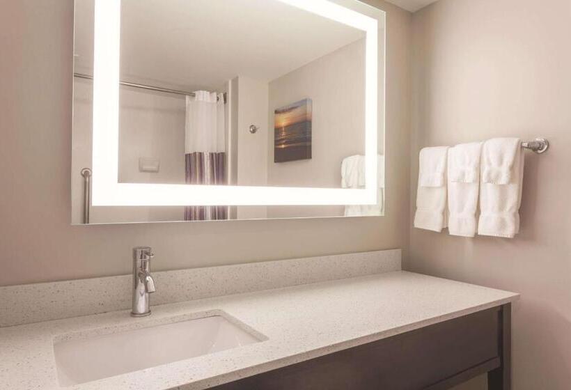 غرفة قياسية سرير كينج لذوى الإحتياجات الخاصة, La Quinta By Wyndham Columbus North