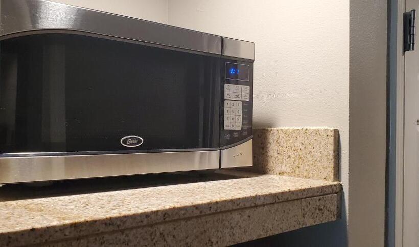 מיטת קינג בסוויטה, La Quinta By Wyndham Columbus North