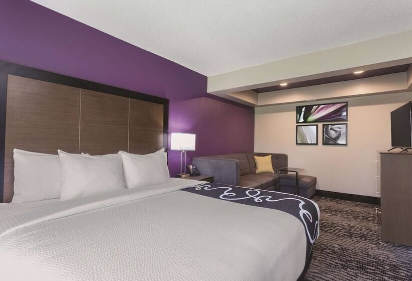 מיטת קינג בסוויטה, La Quinta By Wyndham Columbus North