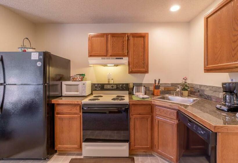 Люкс, Woodlands On Fall River