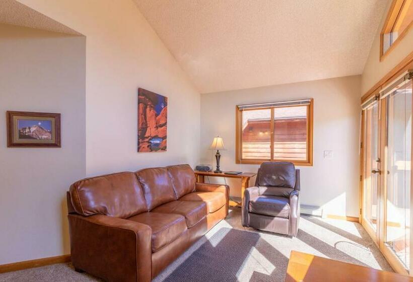 Люкс, Woodlands On Fall River