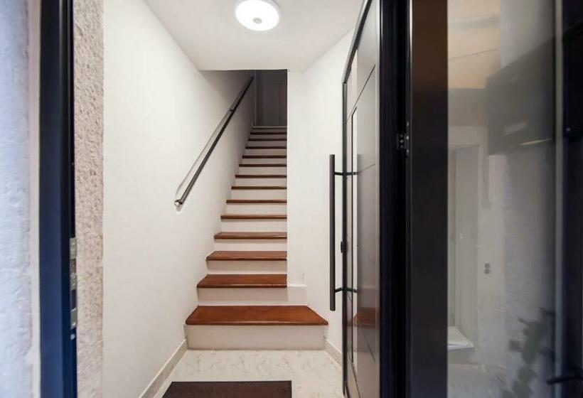 סטודיו דלוקס, Riva Residence