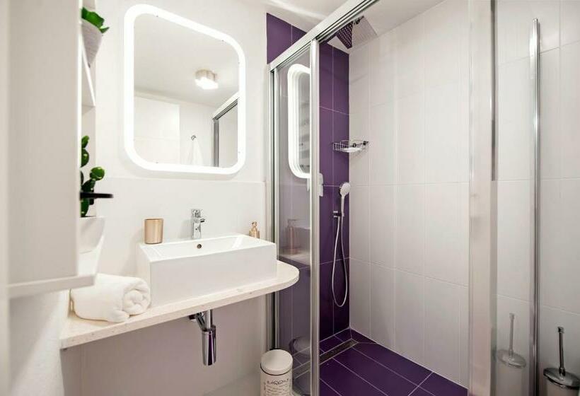 סטודיו דלוקס, Riva Residence