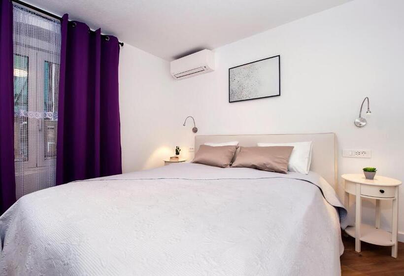 סטודיו דלוקס, Riva Residence