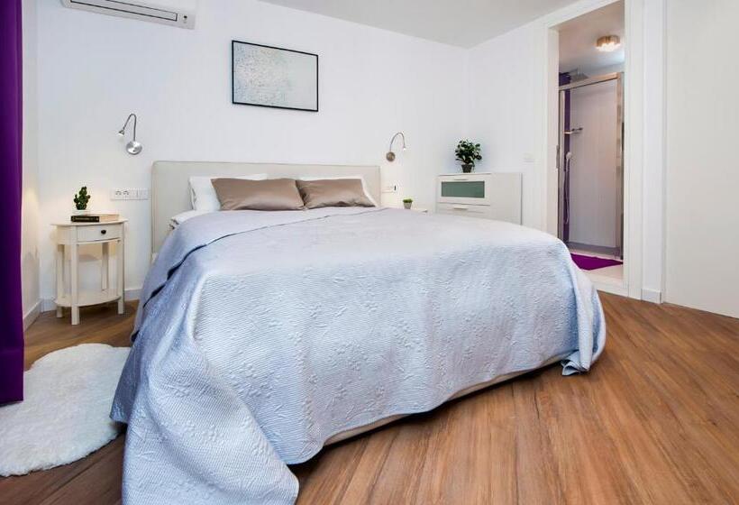 סטודיו דלוקס, Riva Residence