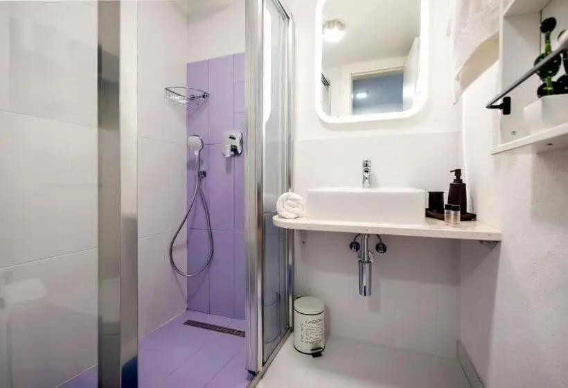 استودیوی لوکس, Riva Residence
