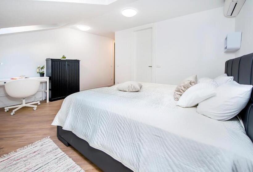 דירת דופלקס בת חדר שינה 1, Riva Residence