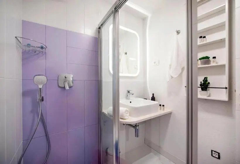 استودیوی لوکس, Riva Residence