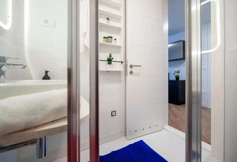 استودیوی لوکس, Riva Residence