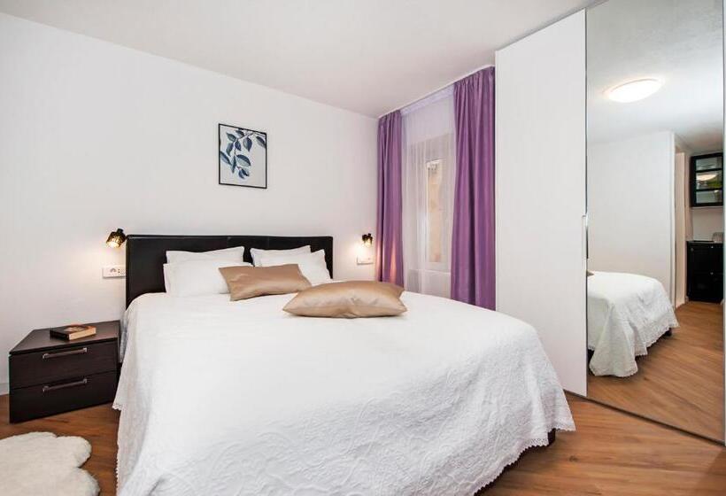 סטודיו דלוקס, Riva Residence