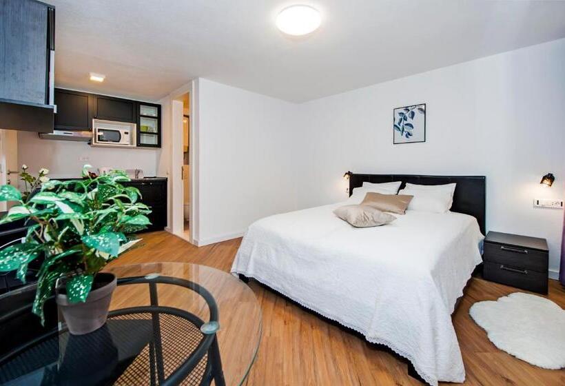 סטודיו דלוקס, Riva Residence