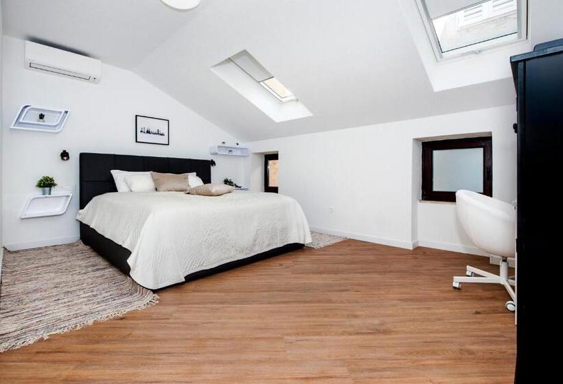 דירת דופלקס בת חדר שינה 1, Riva Residence