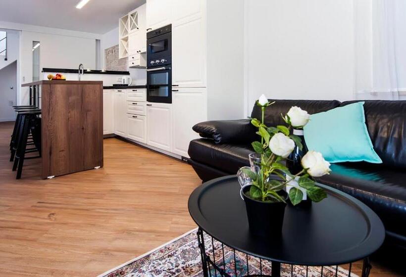 דירת דופלקס בת חדר שינה 1, Riva Residence