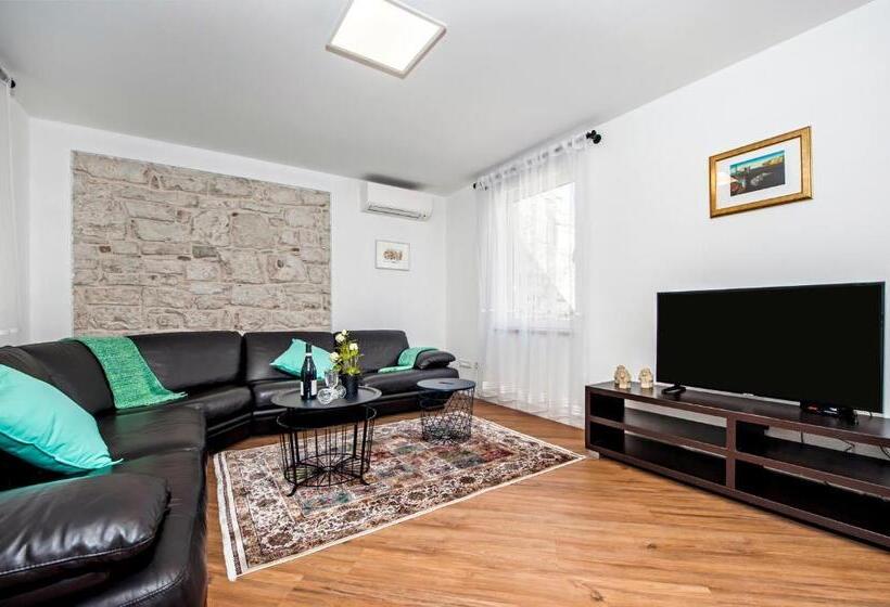 דירת דופלקס בת חדר שינה 1, Riva Residence