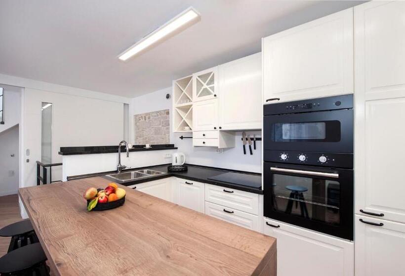 דירת דופלקס בת חדר שינה 1, Riva Residence