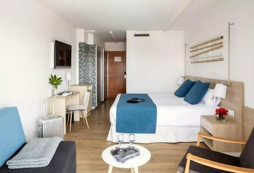 プールの見えるスタンダードトリプルルーム, Aqua Hotel Onabrava & Spa 4sup