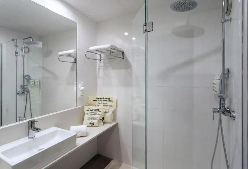 اتاق استاندارد, B&b Hotel Valencia Arena
