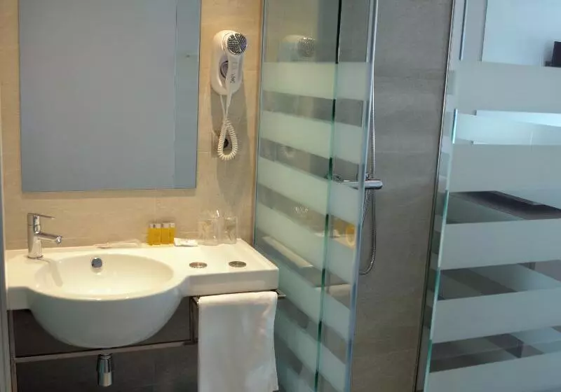 اتاق استاندارد سه نفره, Eurostars Puerto de Ibiza