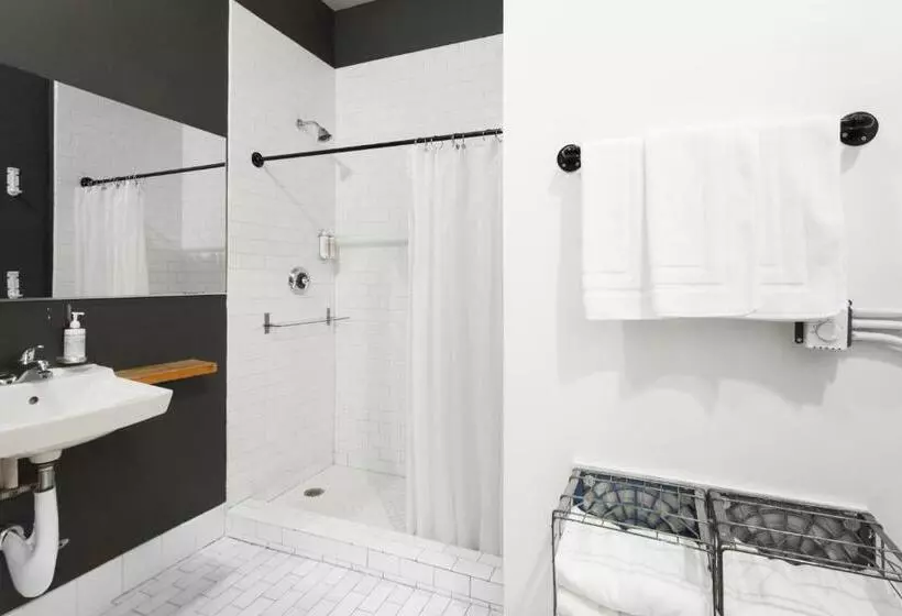 バスルーム共有のトリプルスタンダード, The Clyde Hotel Portland By Kasa