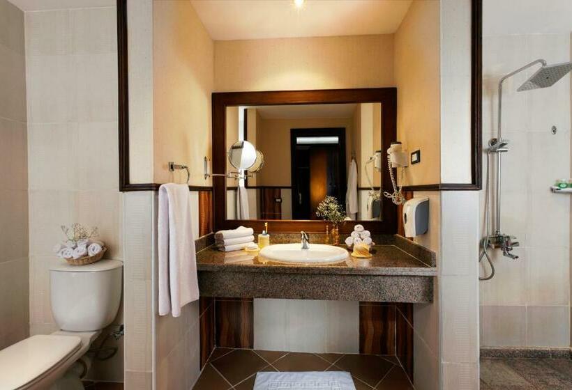 プールの見えるデラックスルーム, Pickalbatros Alf Leila Wa Leila Resort  Neverland Hurghada