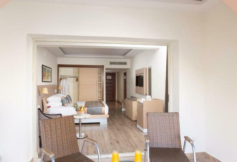 プールの見えるデラックスルーム, Pickalbatros Alf Leila Wa Leila Resort  Neverland Hurghada