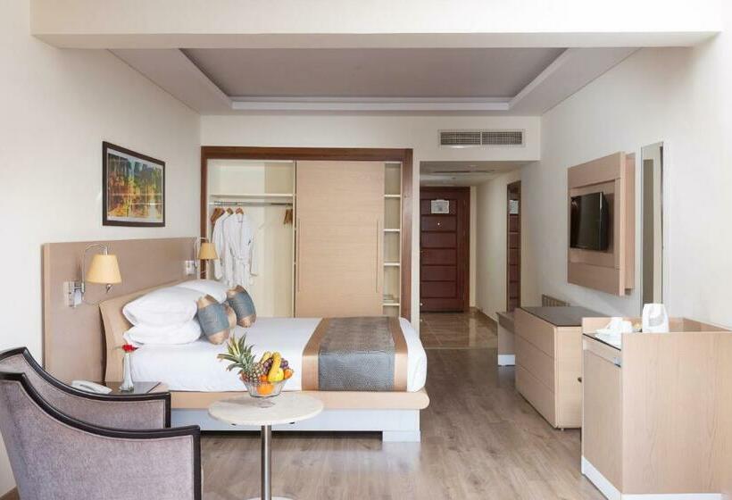 プールの見えるデラックスルーム, Pickalbatros Alf Leila Wa Leila Resort  Neverland Hurghada