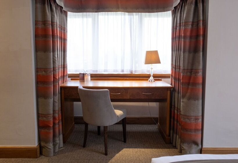 غرفة قياسية, Dale Hill