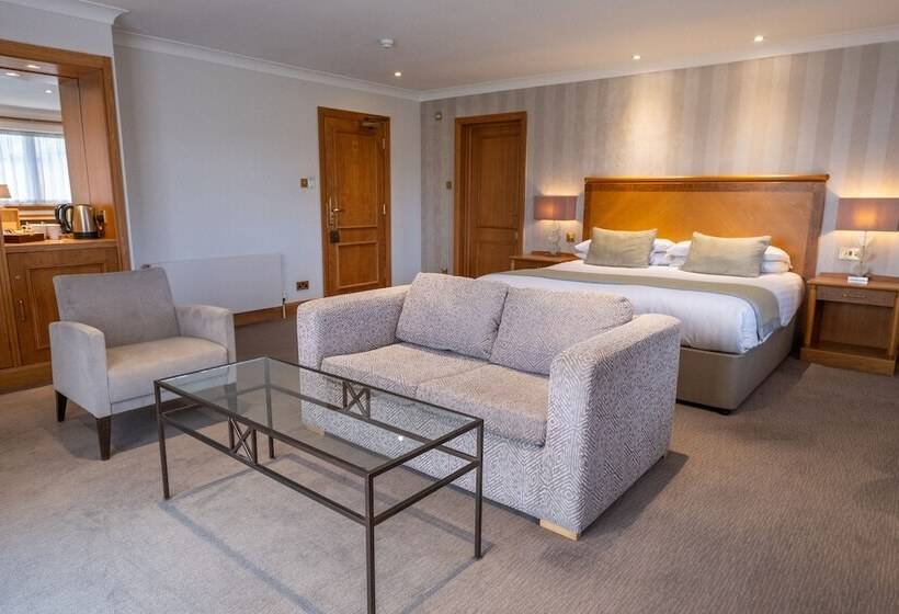 غرفة تنفيذية, Dale Hill