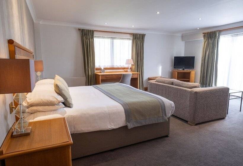 غرفة تنفيذية, Dale Hill