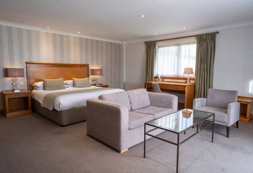 غرفة تنفيذية, Dale Hill