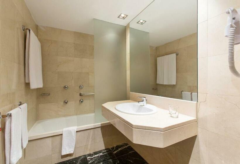 Номер Стандарт с Балконом, Moxy Barcelona