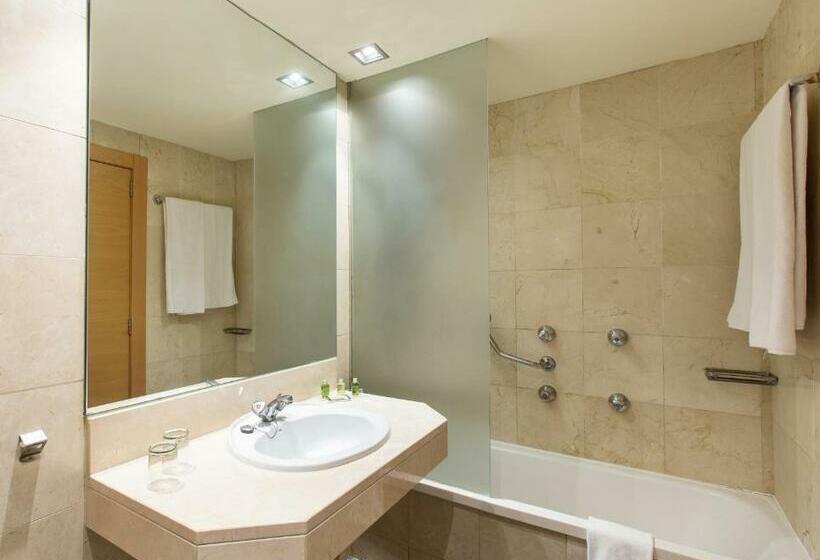 Номер Стандарт с Балконом, Moxy Barcelona