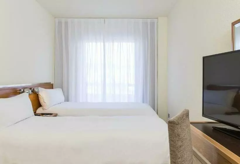 اتاق استاندارد با بالکن, Moxy Barcelona