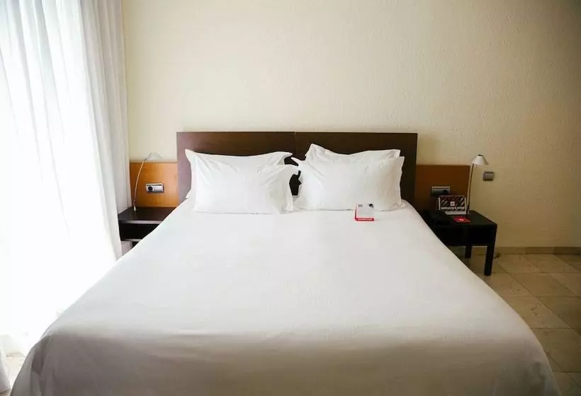 اتاق استاندارد با بالکن, Moxy Barcelona