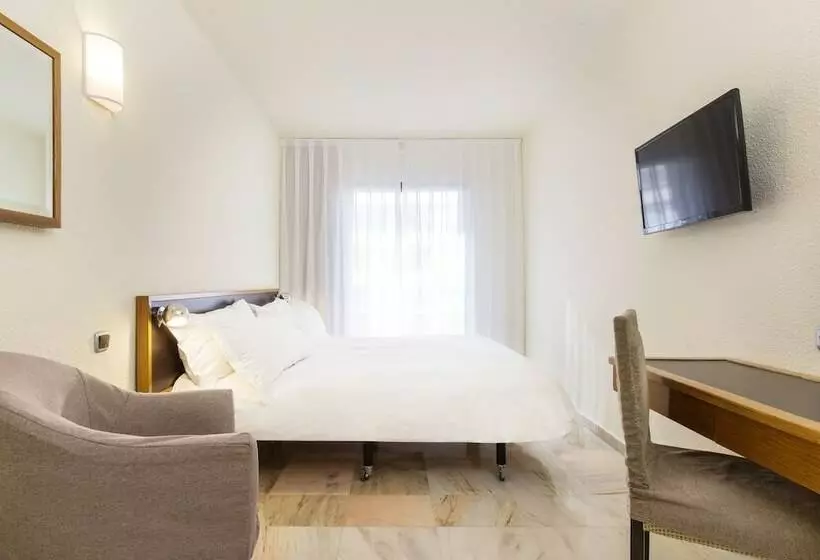 اتاق استاندارد با بالکن, Moxy Barcelona