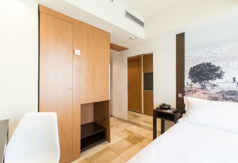 Одноместный Номер Basic, Moxy Barcelona