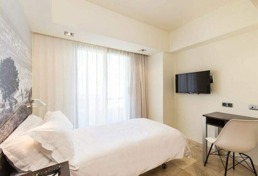 Одноместный Номер Basic, Moxy Barcelona