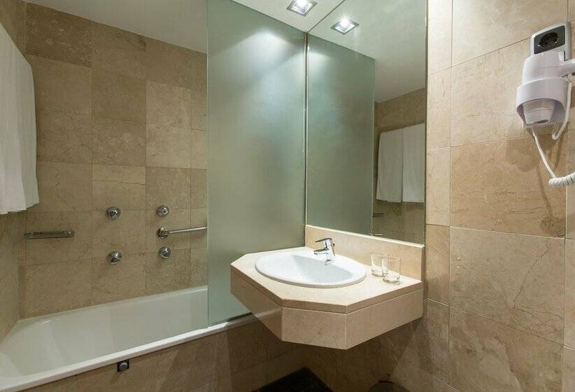 Одноместный Номер Basic, Moxy Barcelona