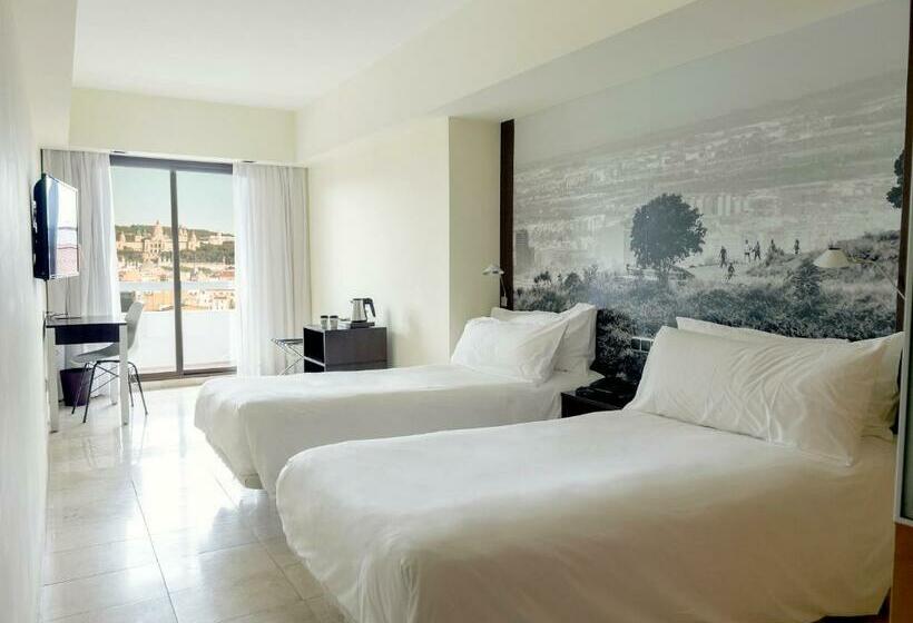 Номер Superior Вид на Город, Moxy Barcelona