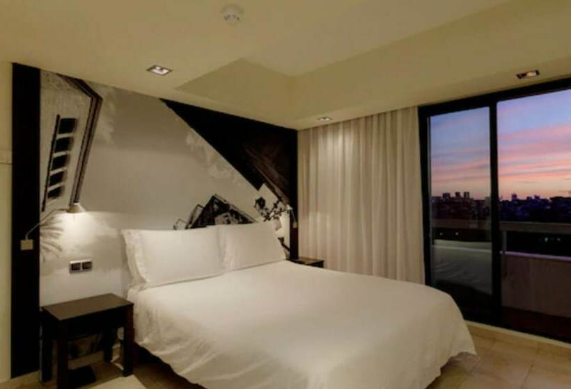 Номер Superior Вид на Город, Moxy Barcelona