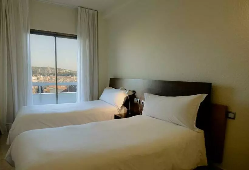 اتاق استاندارد با چشم‌انداز شهر, Moxy Barcelona