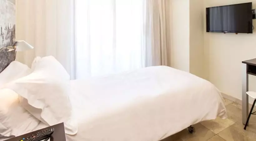 اتاق استاندارد با چشم‌انداز شهر, Moxy Barcelona
