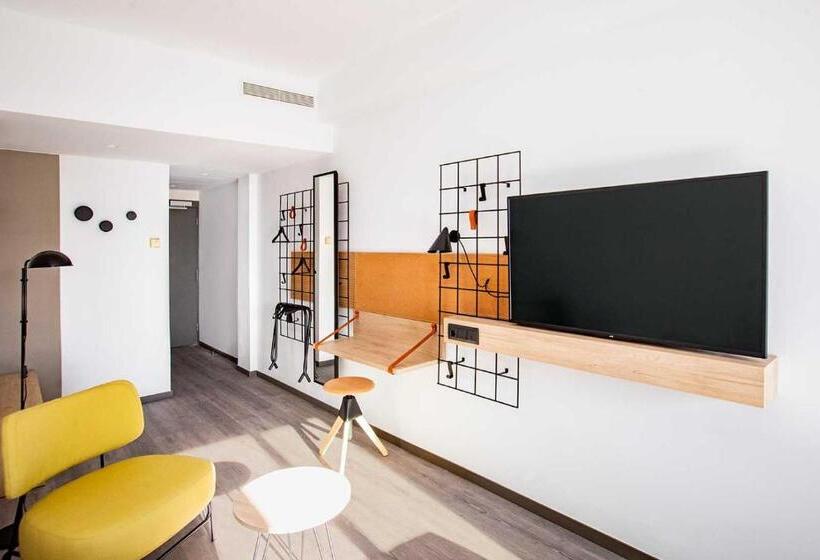 Номер Стандарт Вид на Город, Moxy Barcelona