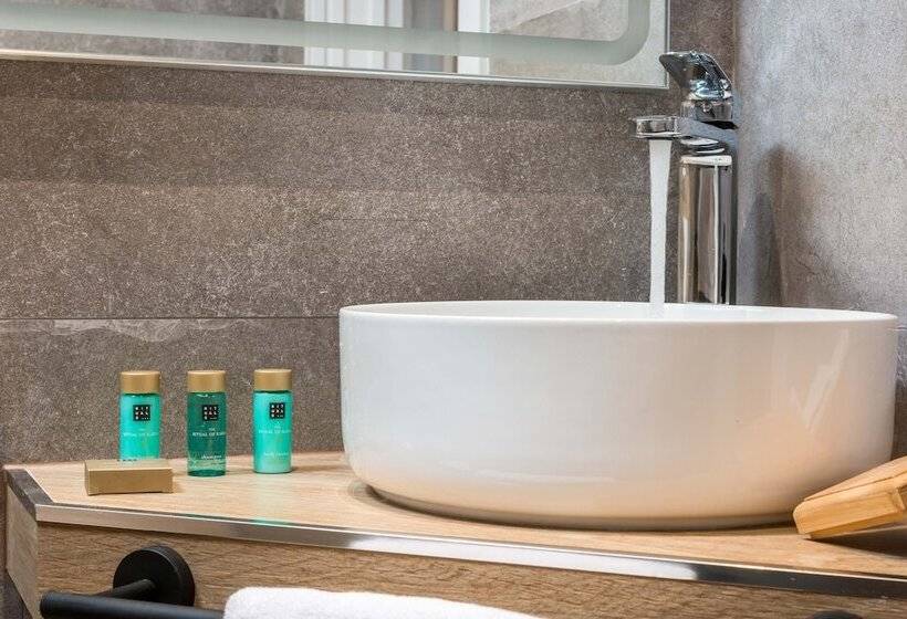 豪华工作室, Linda Boutique