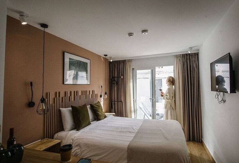 豪华工作室, Linda Boutique