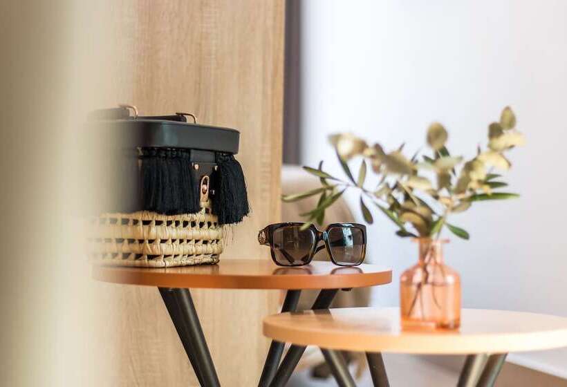 Студия Deluxe, Linda Boutique