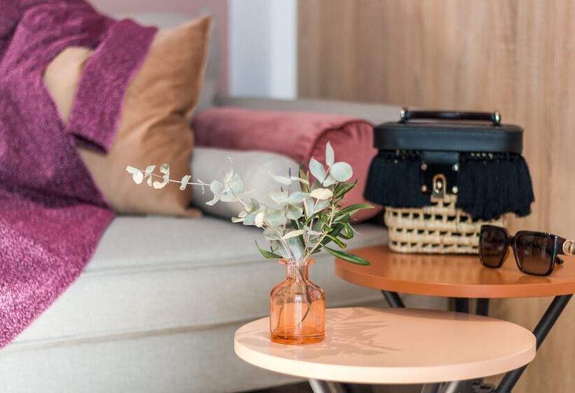 豪华工作室, Linda Boutique