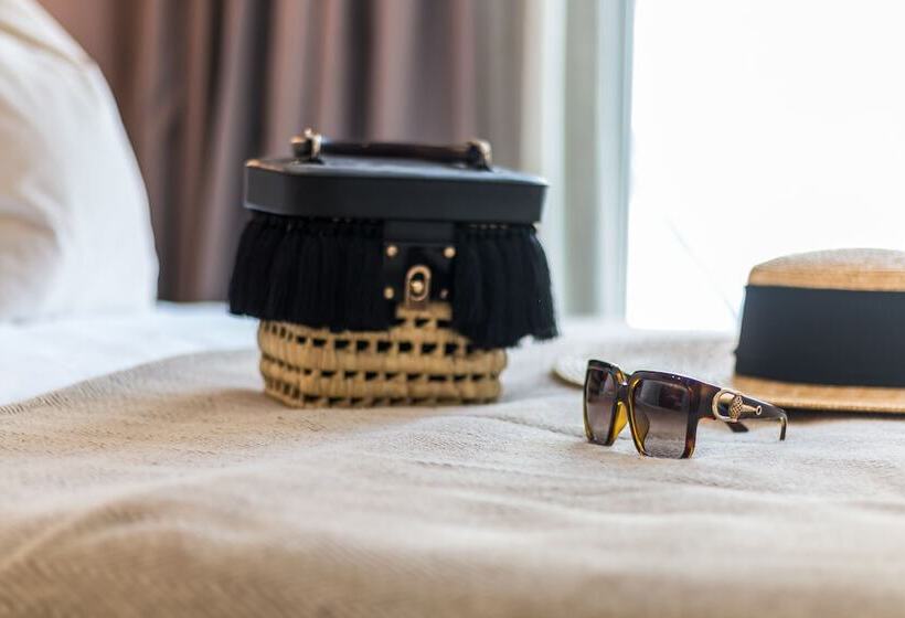 豪华工作室, Linda Boutique